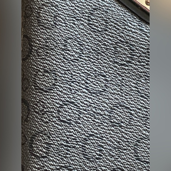 Guess Black Leather Logo Wallet - Picture 5 of 10